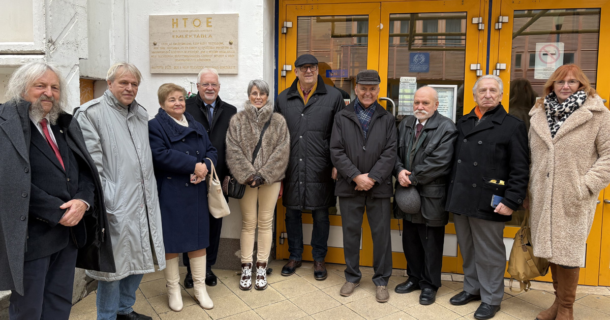 Emléktáblát állított a HTOE az első helyi kábeltelevízió elindulásának helyszínén